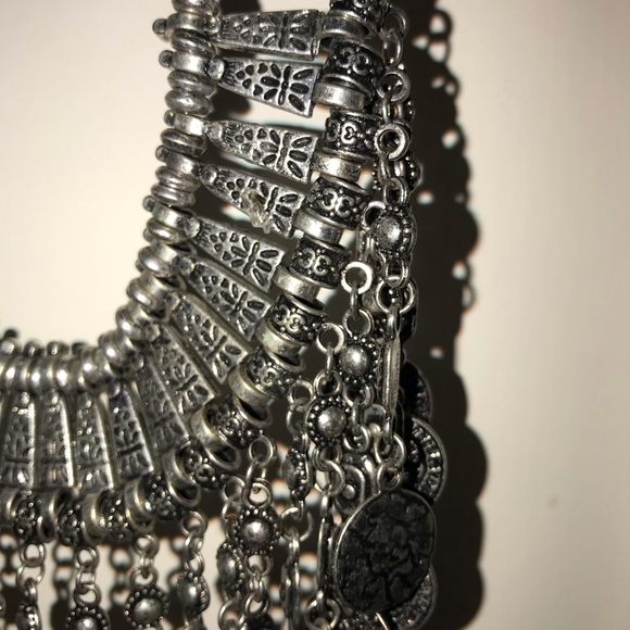 statement necklace - Picture 3 of 4